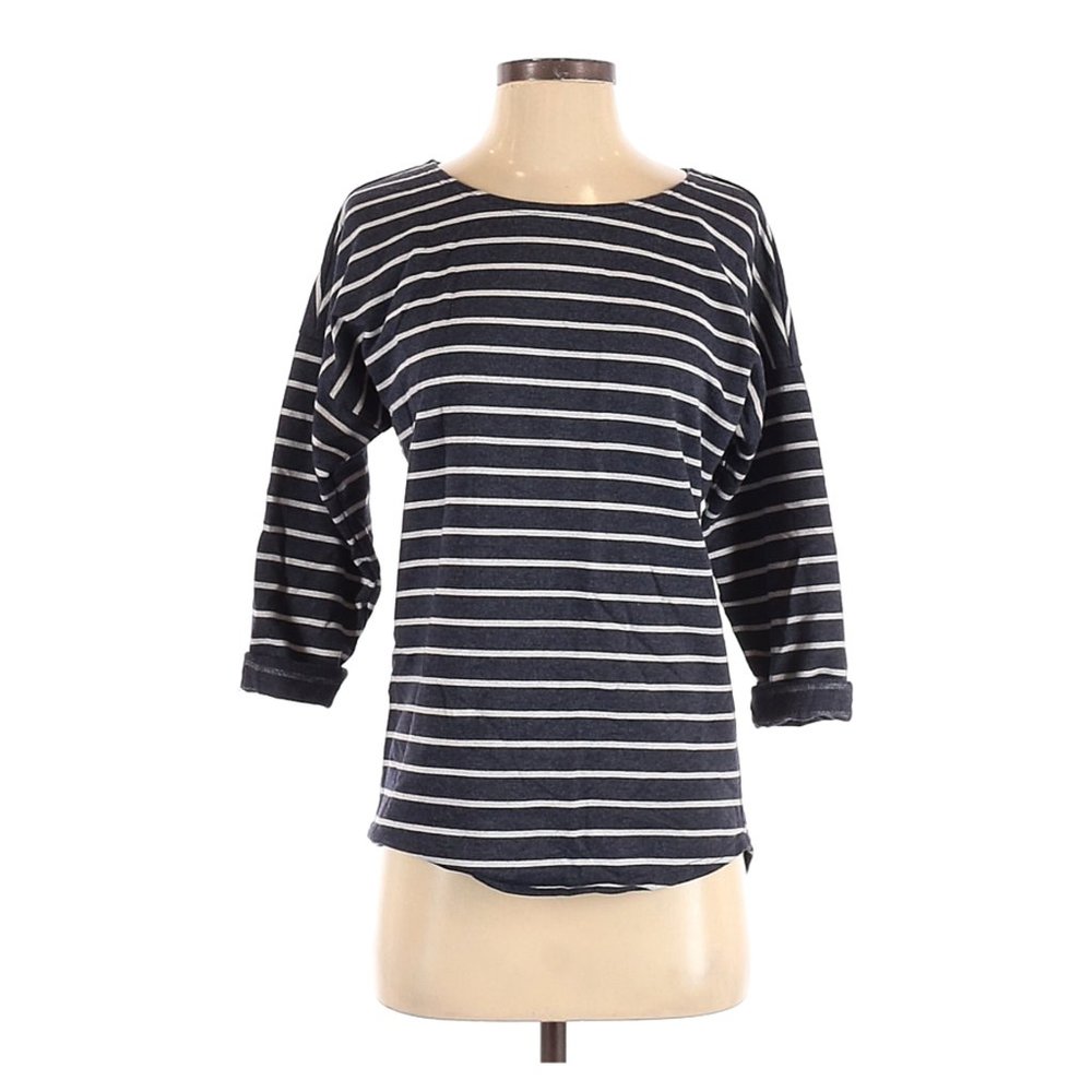 Divided by H&M Grey and White Striped 3/4 Sleeve Shirt size Small EUC